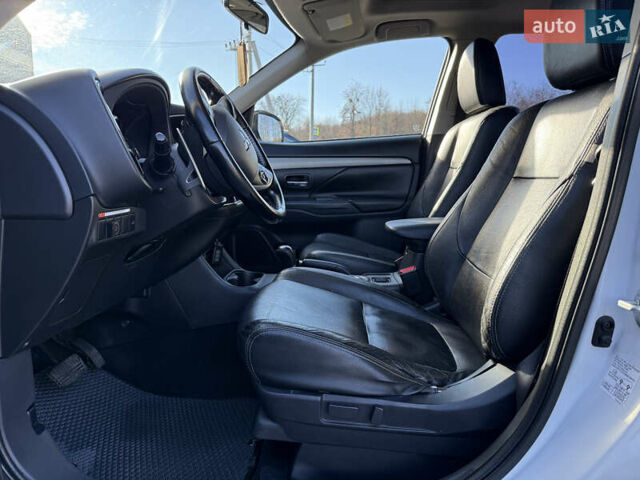 Белый Мицубиси Аутлендер, объемом двигателя 2.4 л и пробегом 148 тыс. км за 12900 $, фото 14 на Automoto.ua