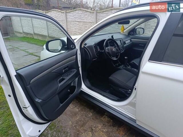 Белый Мицубиси Аутлендер, объемом двигателя 2.2 л и пробегом 278 тыс. км за 12600 $, фото 20 на Automoto.ua