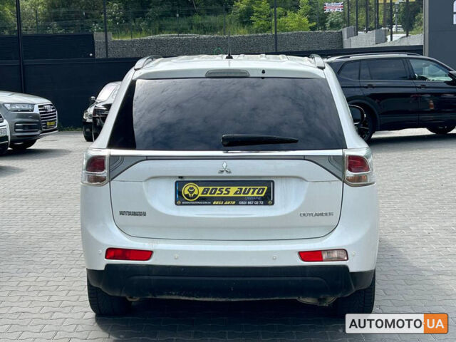 Белый Мицубиси Аутлендер, объемом двигателя 2.2 л и пробегом 195 тыс. км за 13600 $, фото 4 на Automoto.ua
