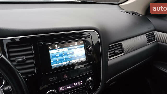 Білий Міцубісі Аутлендер, об'ємом двигуна 2.36 л та пробігом 112 тис. км за 14900 $, фото 6 на Automoto.ua