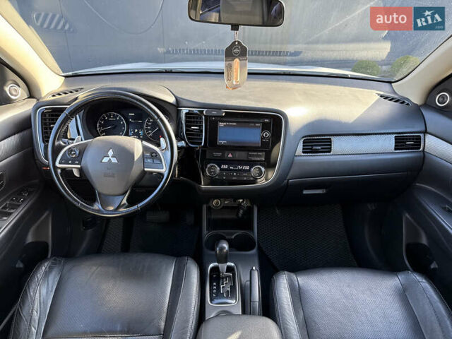 Белый Мицубиси Аутлендер, объемом двигателя 2.4 л и пробегом 148 тыс. км за 12900 $, фото 18 на Automoto.ua