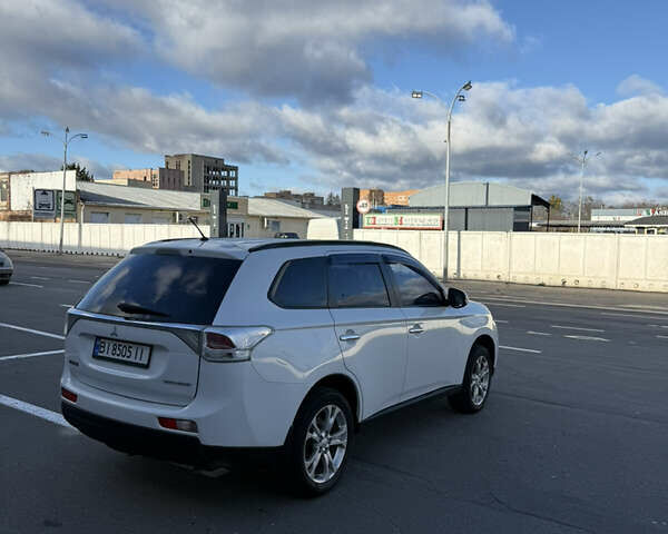 Белый Мицубиси Аутлендер, объемом двигателя 2.4 л и пробегом 147 тыс. км за 13500 $, фото 3 на Automoto.ua