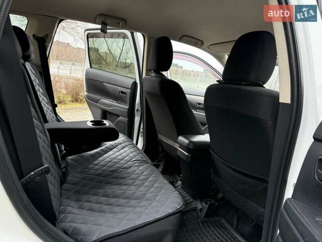 Белый Мицубиси Аутлендер, объемом двигателя 0 л и пробегом 180 тыс. км за 11500 $, фото 25 на Automoto.ua