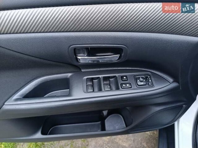 Белый Мицубиси Аутлендер, объемом двигателя 2.2 л и пробегом 278 тыс. км за 12600 $, фото 40 на Automoto.ua