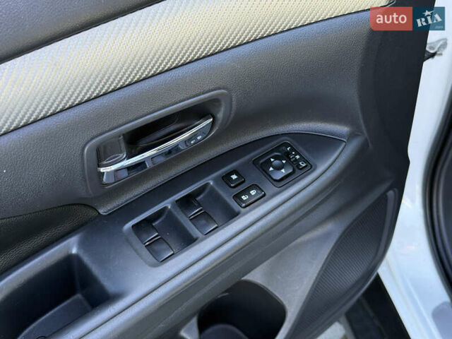 Белый Мицубиси Аутлендер, объемом двигателя 2.4 л и пробегом 148 тыс. км за 12900 $, фото 28 на Automoto.ua