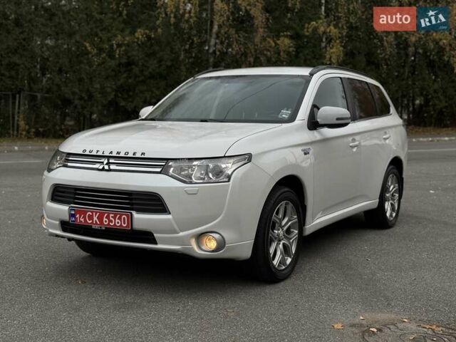 Белый Мицубиси Аутлендер, объемом двигателя 2 л и пробегом 210 тыс. км за 14300 $, фото 16 на Automoto.ua