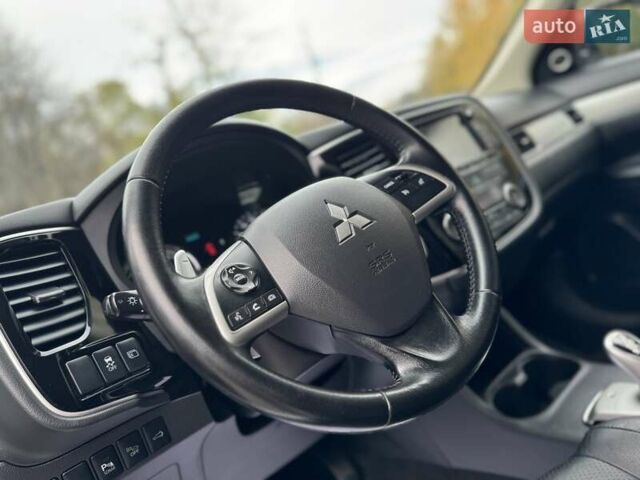 Белый Мицубиси Аутлендер, объемом двигателя 2 л и пробегом 210 тыс. км за 14300 $, фото 58 на Automoto.ua