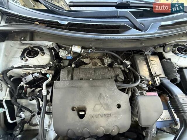 Белый Мицубиси Аутлендер, объемом двигателя 2.36 л и пробегом 140 тыс. км за 12999 $, фото 52 на Automoto.ua