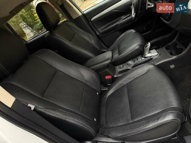 Мицубиси Аутлендер 2014 в Дрогобыче на Automoto.ua Белый Мицубиси Аутлендер, объемом двигателя 2 л и пробегом 228 тыс. км за 15300 $, фото 47 на Automoto.ua