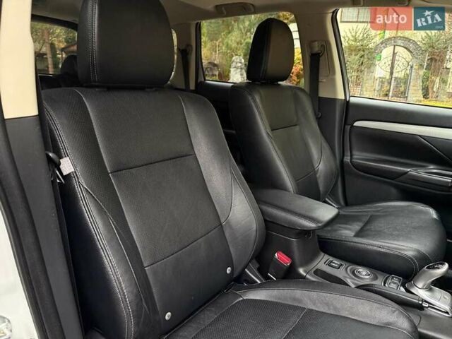 Мицубиси Аутлендер 2014 в Дрогобыче на Automoto.ua Белый Мицубиси Аутлендер, объемом двигателя 2 л и пробегом 228 тыс. км за 15300 $, фото 52 на Automoto.ua