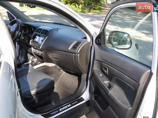 Белый Мицубиси Аутлендер, объемом двигателя 2 л и пробегом 132 тыс. км за 11500 $, фото 17 на Automoto.ua