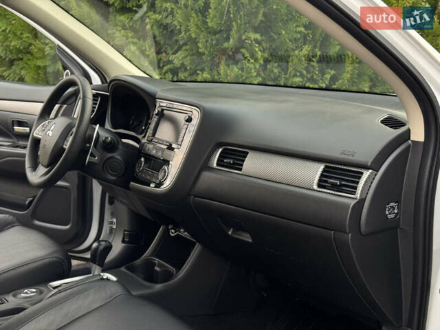 Белый Мицубиси Аутлендер, объемом двигателя 2.3 л и пробегом 214 тыс. км за 15499 $, фото 121 на Automoto.ua