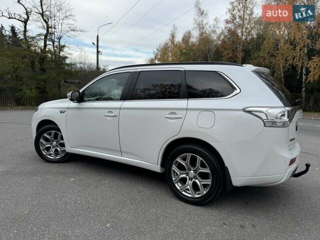 Белый Мицубиси Аутлендер, объемом двигателя 2 л и пробегом 210 тыс. км за 14300 $, фото 25 на Automoto.ua