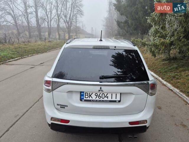 Белый Мицубиси Аутлендер, объемом двигателя 3 л и пробегом 173 тыс. км за 12700 $, фото 9 на Automoto.ua