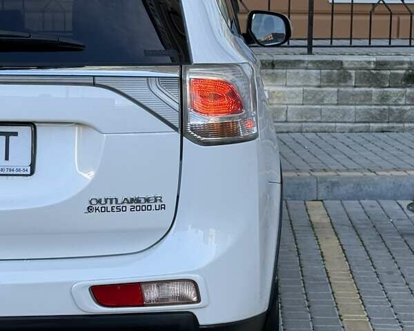 Белый Мицубиси Аутлендер, объемом двигателя 2.36 л и пробегом 140 тыс. км за 12999 $, фото 7 на Automoto.ua