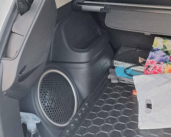 Белый Мицубиси Аутлендер, объемом двигателя 2 л и пробегом 143 тыс. км за 16300 $, фото 16 на Automoto.ua