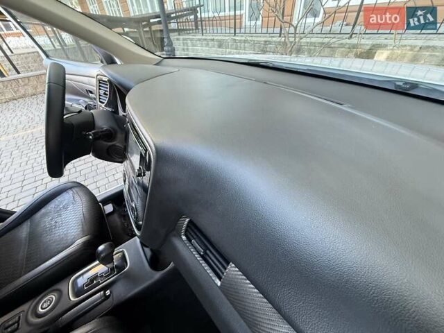 Белый Мицубиси Аутлендер, объемом двигателя 2.36 л и пробегом 140 тыс. км за 12999 $, фото 43 на Automoto.ua