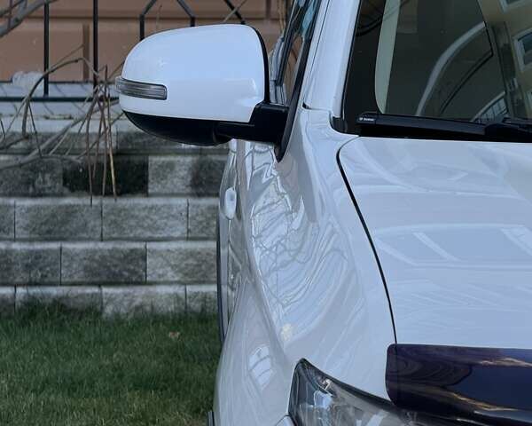 Белый Мицубиси Аутлендер, объемом двигателя 2.36 л и пробегом 140 тыс. км за 12999 $, фото 13 на Automoto.ua