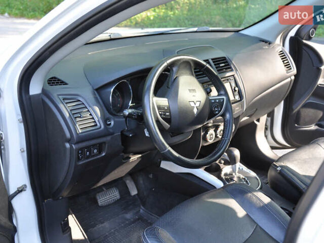 Белый Мицубиси Аутлендер, объемом двигателя 2 л и пробегом 132 тыс. км за 11500 $, фото 15 на Automoto.ua