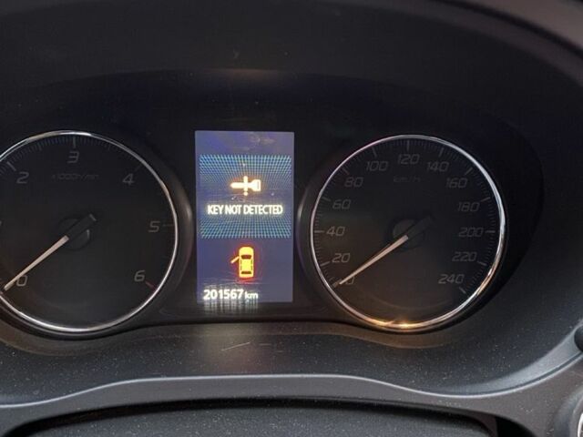 Белый Мицубиси Аутлендер, объемом двигателя 2.4 л и пробегом 201 тыс. км за 10000 $, фото 6 на Automoto.ua