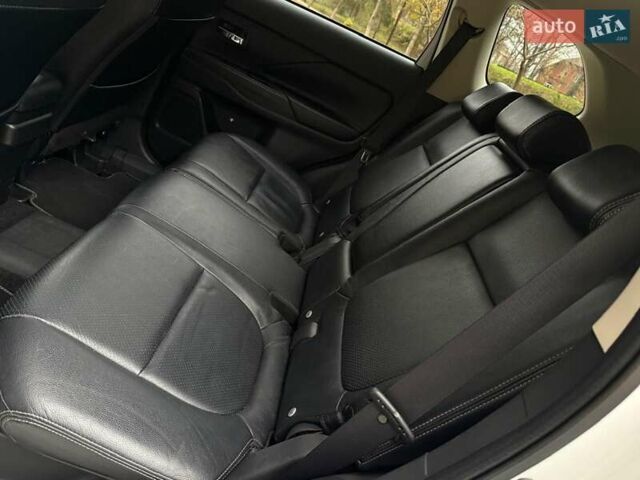 Мицубиси Аутлендер 2014 в Дрогобыче на Automoto.ua Белый Мицубиси Аутлендер, объемом двигателя 2 л и пробегом 228 тыс. км за 15300 $, фото 39 на Automoto.ua