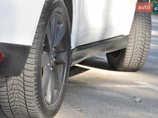 Белый Мицубиси Аутлендер, объемом двигателя 2 л и пробегом 132 тыс. км за 11500 $, фото 6 на Automoto.ua