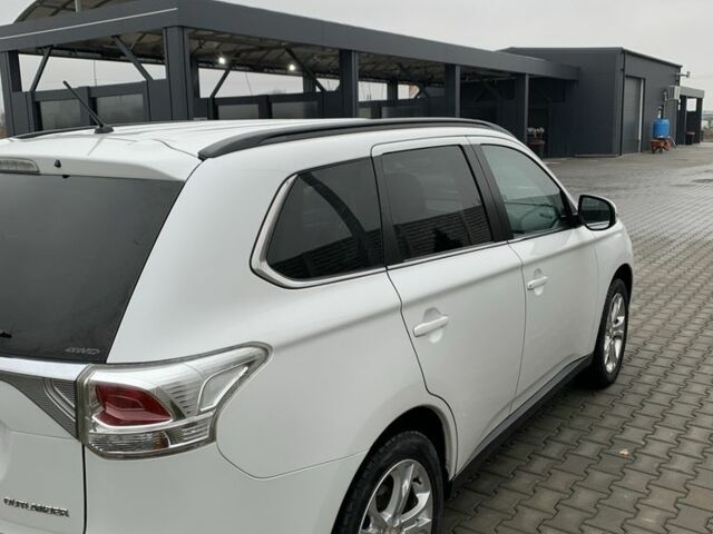 Белый Мицубиси Аутлендер, объемом двигателя 2.4 л и пробегом 203 тыс. км за 9300 $, фото 4 на Automoto.ua