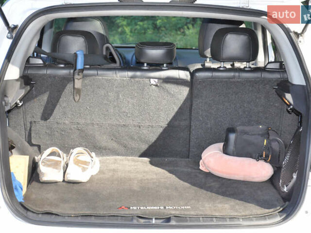 Белый Мицубиси Аутлендер, объемом двигателя 2 л и пробегом 132 тыс. км за 11500 $, фото 24 на Automoto.ua