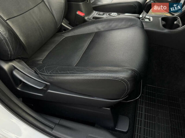 Белый Мицубиси Аутлендер, объемом двигателя 2.3 л и пробегом 214 тыс. км за 15499 $, фото 117 на Automoto.ua