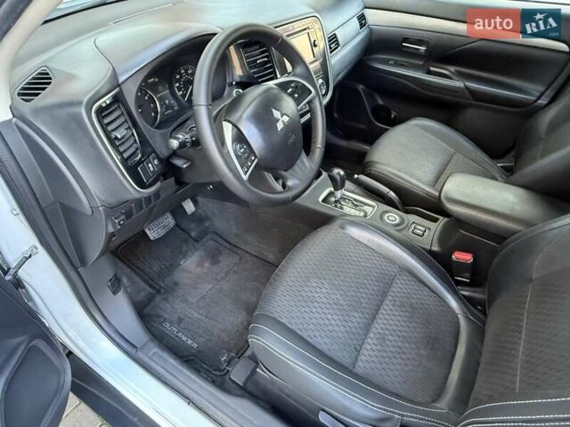 Белый Мицубиси Аутлендер, объемом двигателя 2.36 л и пробегом 140 тыс. км за 12999 $, фото 47 на Automoto.ua