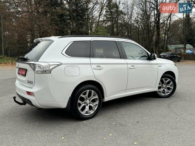 Белый Мицубиси Аутлендер, объемом двигателя 2 л и пробегом 210 тыс. км за 14300 $, фото 30 на Automoto.ua