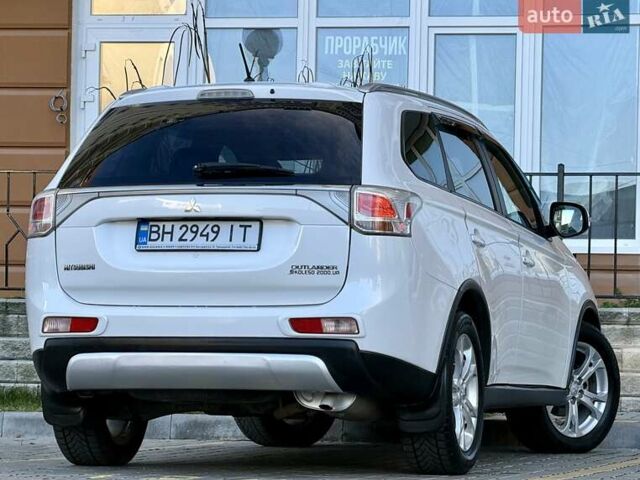 Белый Мицубиси Аутлендер, объемом двигателя 2.36 л и пробегом 140 тыс. км за 12999 $, фото 6 на Automoto.ua