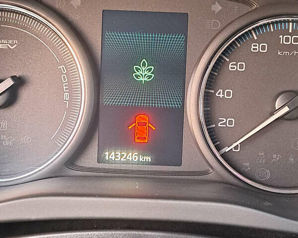 Белый Мицубиси Аутлендер, объемом двигателя 2 л и пробегом 143 тыс. км за 16300 $, фото 12 на Automoto.ua