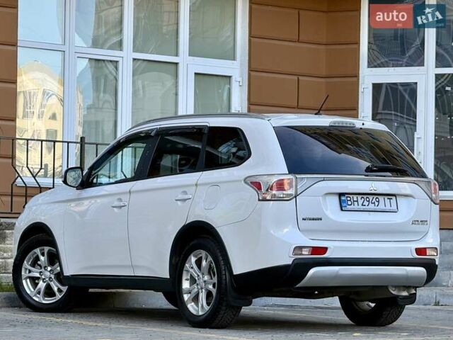 Белый Мицубиси Аутлендер, объемом двигателя 2.36 л и пробегом 140 тыс. км за 12999 $, фото 3 на Automoto.ua