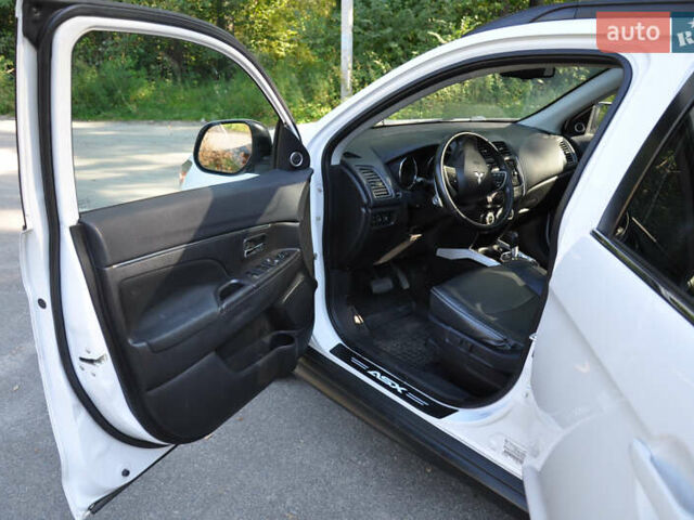 Белый Мицубиси Аутлендер, объемом двигателя 2 л и пробегом 132 тыс. км за 11500 $, фото 14 на Automoto.ua