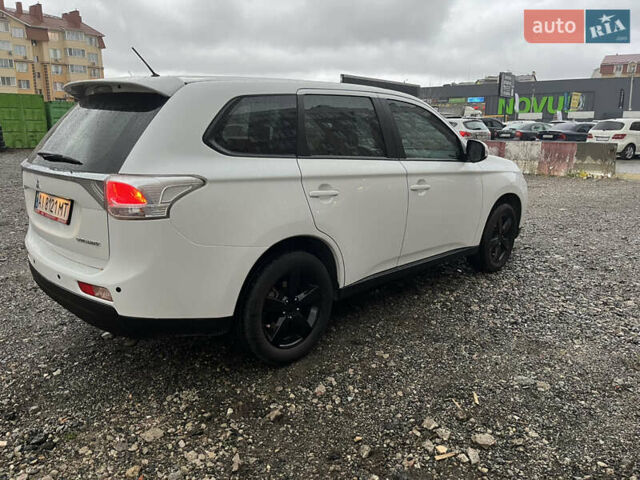 Белый Мицубиси Аутлендер, объемом двигателя 2 л и пробегом 216 тыс. км за 11300 $, фото 2 на Automoto.ua