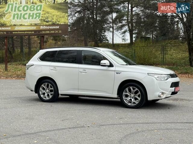 Белый Мицубиси Аутлендер, объемом двигателя 2 л и пробегом 210 тыс. км за 14300 $, фото 20 на Automoto.ua