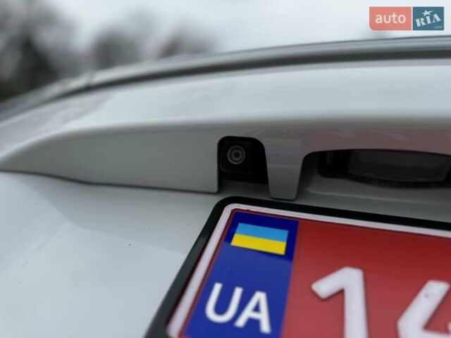 Белый Мицубиси Аутлендер, объемом двигателя 2 л и пробегом 210 тыс. км за 14300 $, фото 40 на Automoto.ua