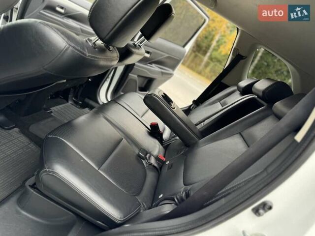 Белый Мицубиси Аутлендер, объемом двигателя 2 л и пробегом 210 тыс. км за 14300 $, фото 39 на Automoto.ua