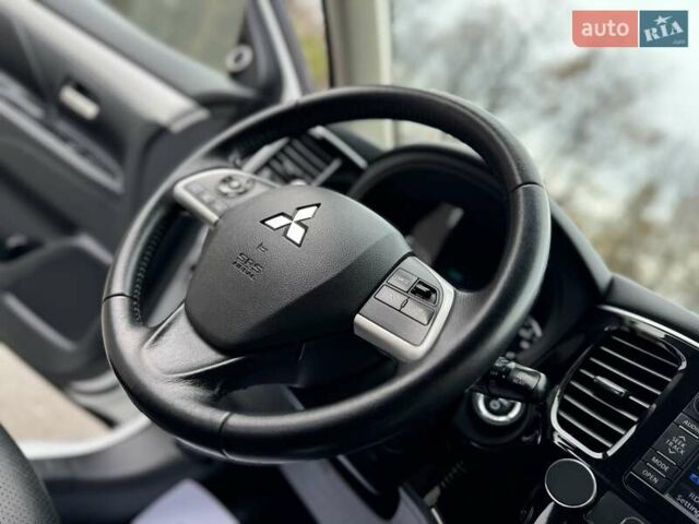 Белый Мицубиси Аутлендер, объемом двигателя 2 л и пробегом 210 тыс. км за 14300 $, фото 51 на Automoto.ua