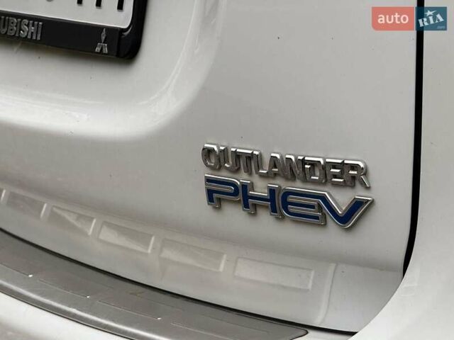 Мицубиси Аутлендер 2014 в Дрогобыче на Automoto.ua Белый Мицубиси Аутлендер, объемом двигателя 2 л и пробегом 228 тыс. км за 15300 $, фото 28 на Automoto.ua
