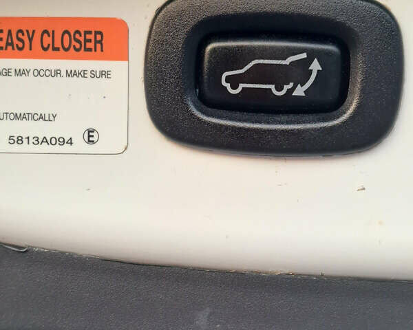 Белый Мицубиси Аутлендер, объемом двигателя 2 л и пробегом 143 тыс. км за 16300 $, фото 18 на Automoto.ua