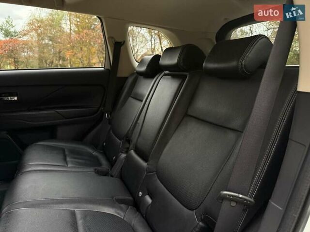 Мицубиси Аутлендер 2014 в Дрогобыче на Automoto.ua Белый Мицубиси Аутлендер, объемом двигателя 2 л и пробегом 228 тыс. км за 15300 $, фото 43 на Automoto.ua