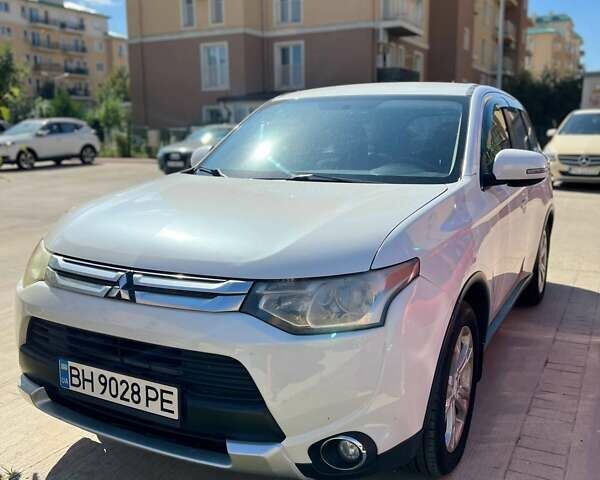 Міцубісі Аутлендер 2014 у Одесі на Automoto.ua Білий Міцубісі Аутлендер, об'ємом двигуна 2.36 л та пробігом 175 тис. км за 12500 $, фото 1 на Automoto.ua