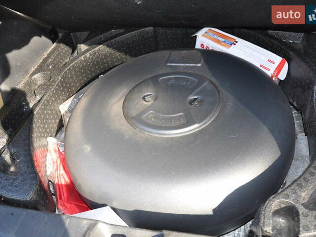 Белый Мицубиси Аутлендер, объемом двигателя 2 л и пробегом 132 тыс. км за 11500 $, фото 25 на Automoto.ua