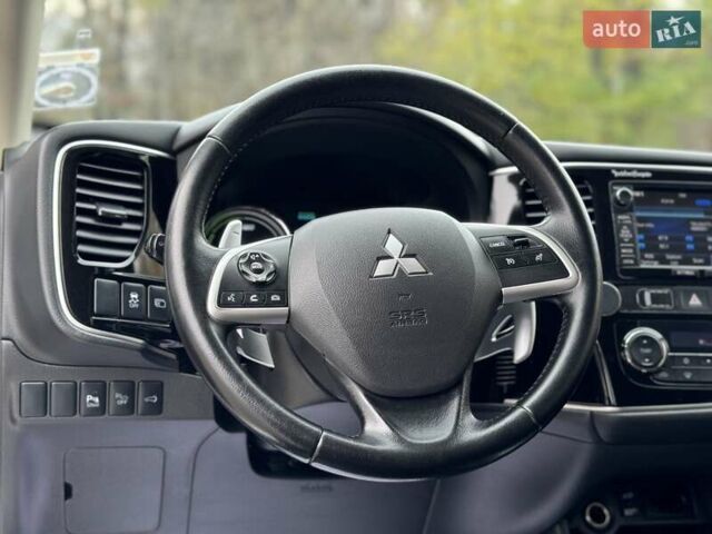Белый Мицубиси Аутлендер, объемом двигателя 2 л и пробегом 210 тыс. км за 14300 $, фото 56 на Automoto.ua