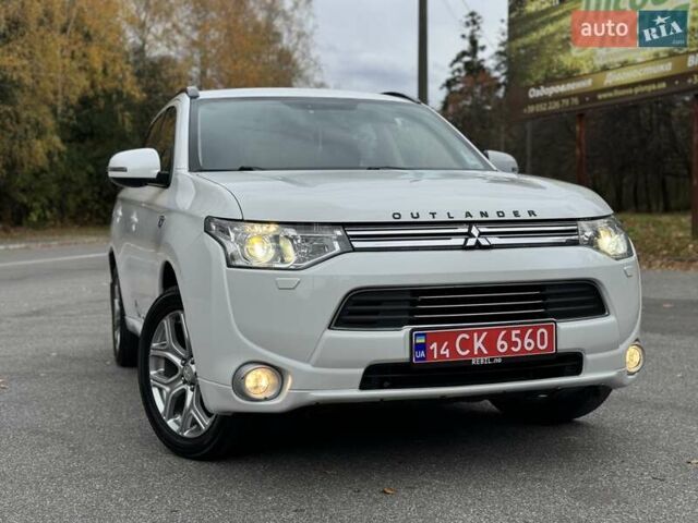 Белый Мицубиси Аутлендер, объемом двигателя 2 л и пробегом 210 тыс. км за 14300 $, фото 6 на Automoto.ua