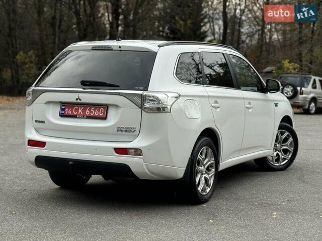 Белый Мицубиси Аутлендер, объемом двигателя 2 л и пробегом 210 тыс. км за 14300 $, фото 28 на Automoto.ua