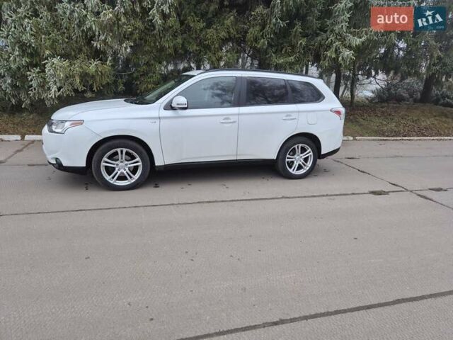 Белый Мицубиси Аутлендер, объемом двигателя 3 л и пробегом 173 тыс. км за 12700 $, фото 8 на Automoto.ua