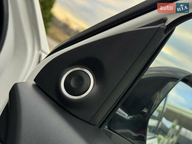 Белый Мицубиси Аутлендер, объемом двигателя 2.3 л и пробегом 214 тыс. км за 15499 $, фото 116 на Automoto.ua